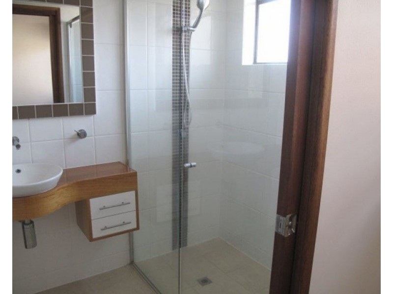 2/1 Angie Street, Mermaid Waters QLD 4218