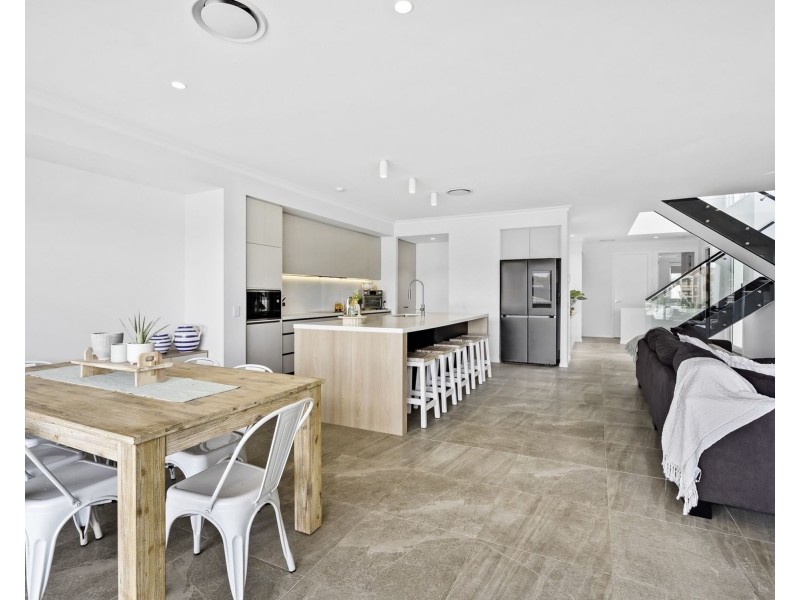 8944 The Point Circuit, Hope Island QLD 4212