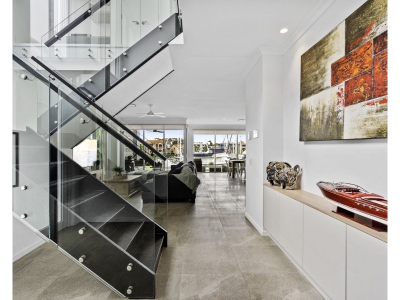 8944 The Point Circuit, Hope Island QLD 4212