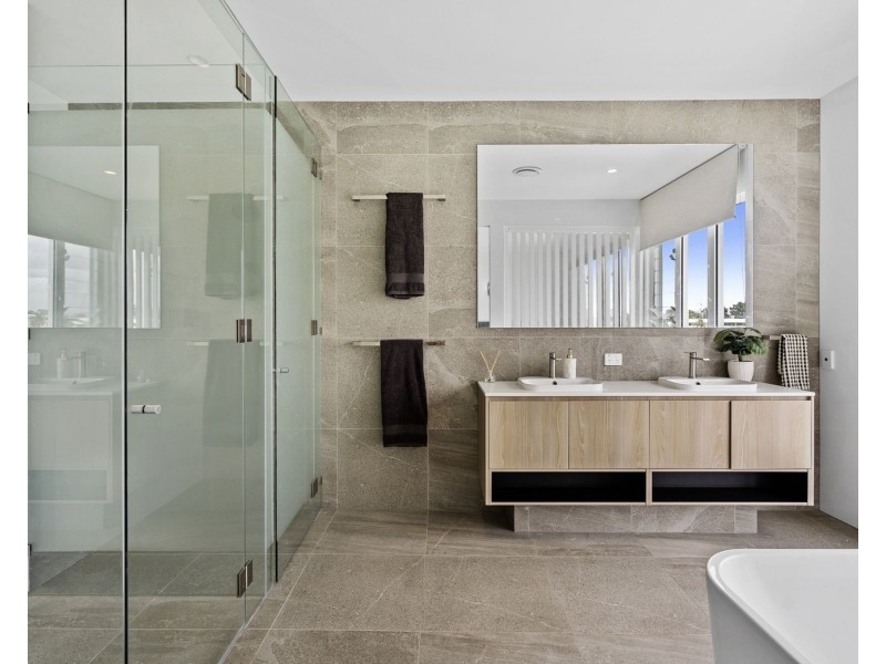 8944 The Point Circuit, Hope Island QLD 4212