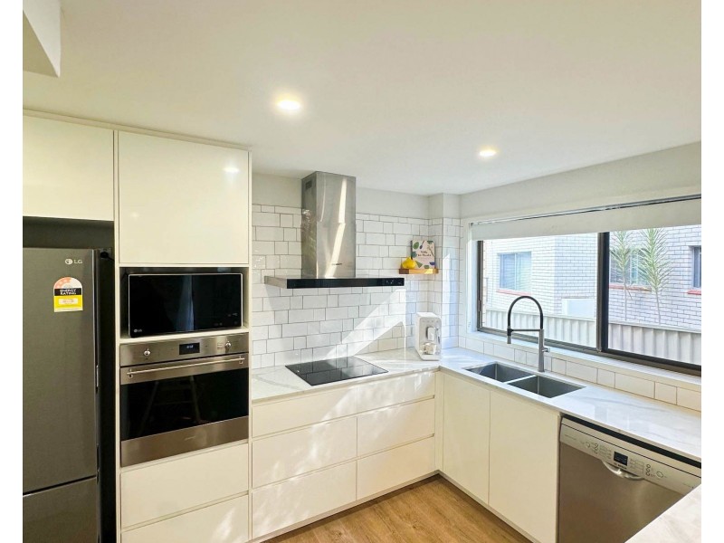 1/47 Britannia Ave, Broadbeach QLD 4218