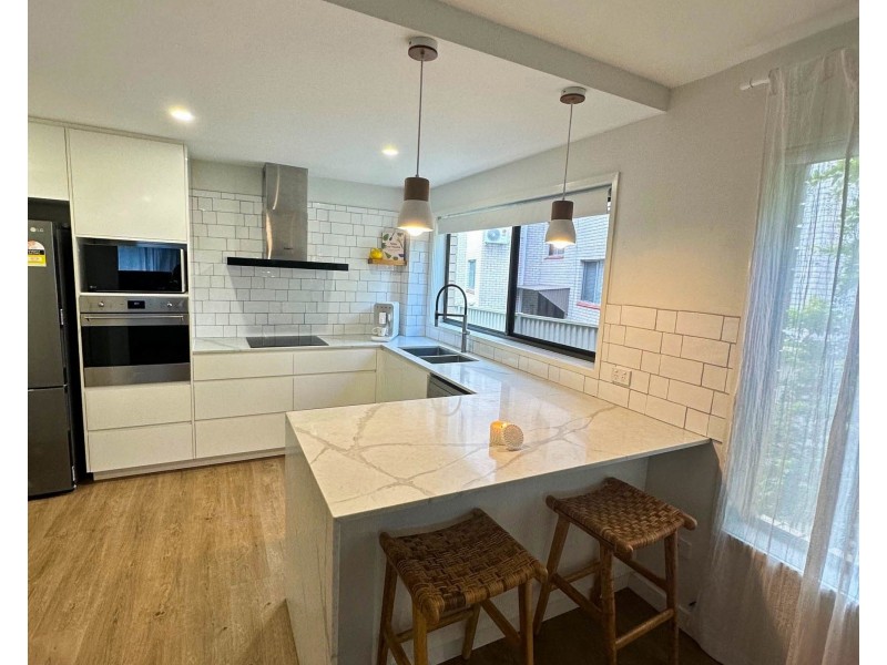 1/47 Britannia Ave, Broadbeach QLD 4218