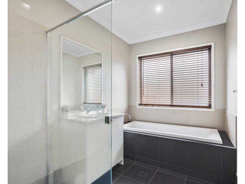 60 Roxborough Street, Canungra QLD 4275