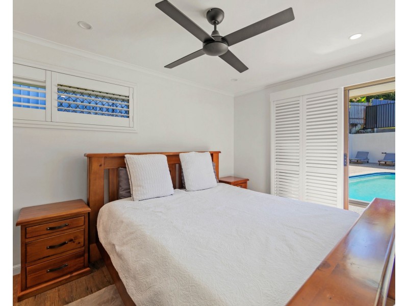 8 Daniel Crescent, Ashmore QLD 4214