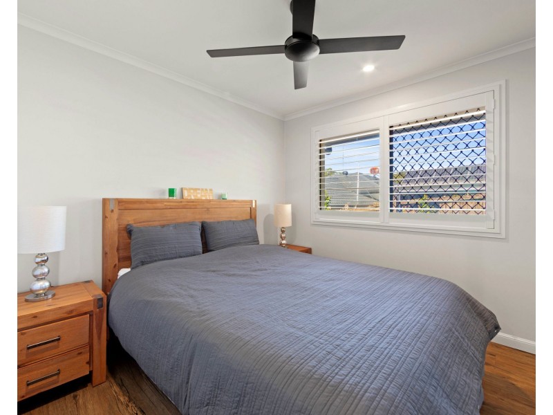 8 Daniel Crescent, Ashmore QLD 4214