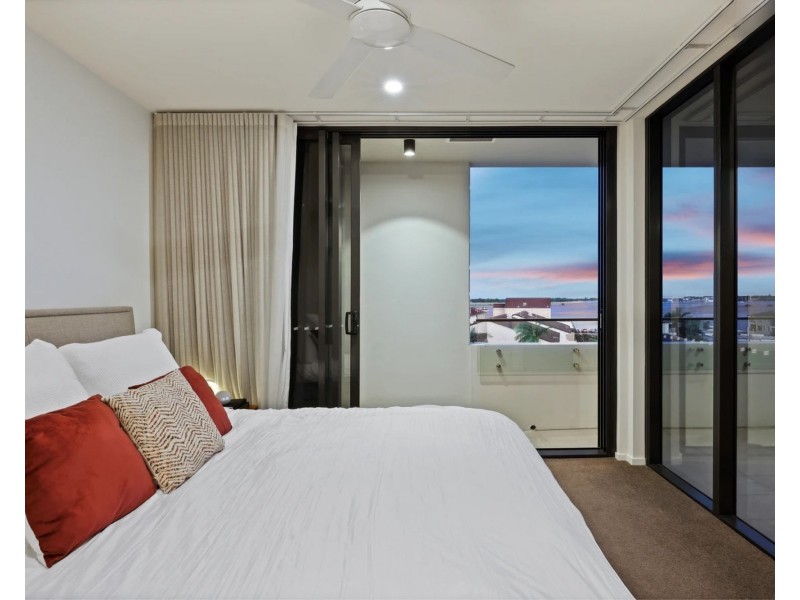 907/110 Frank Street, Labrador QLD 4215