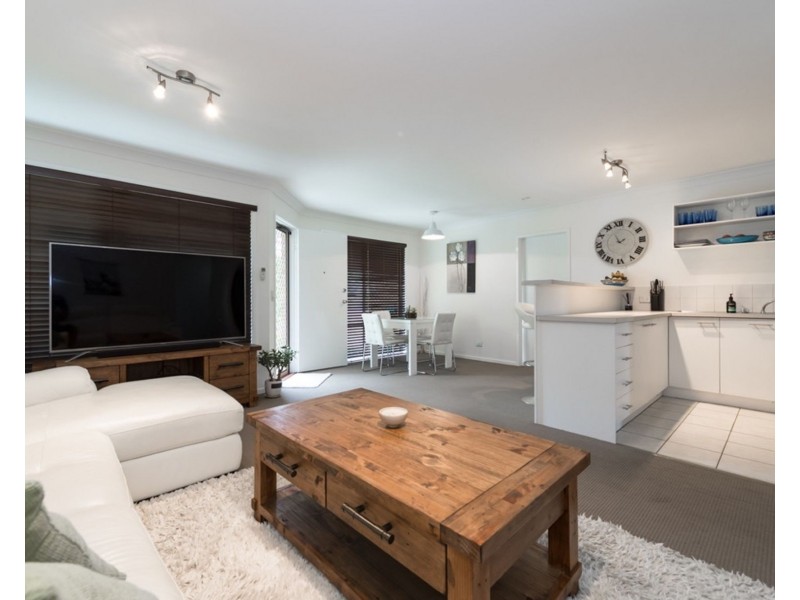 11 137 Olsen Avenue, Labrador QLD 4215