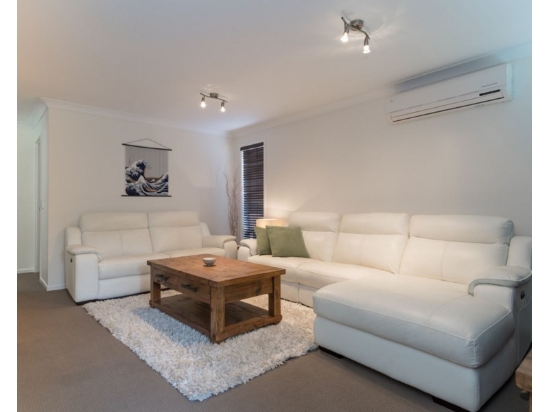 11 137 Olsen Avenue, Labrador QLD 4215