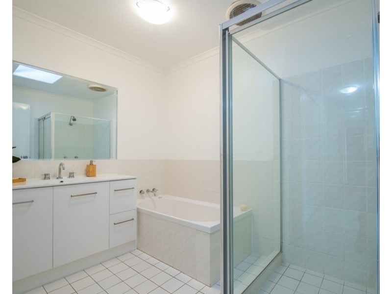 11 137 Olsen Avenue, Labrador QLD 4215