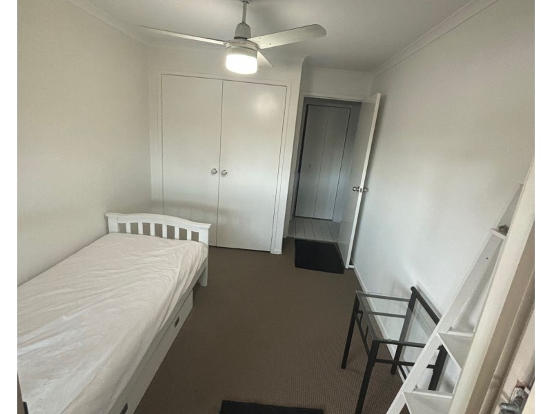 11 137 Olsen Avenue, Labrador QLD 4215