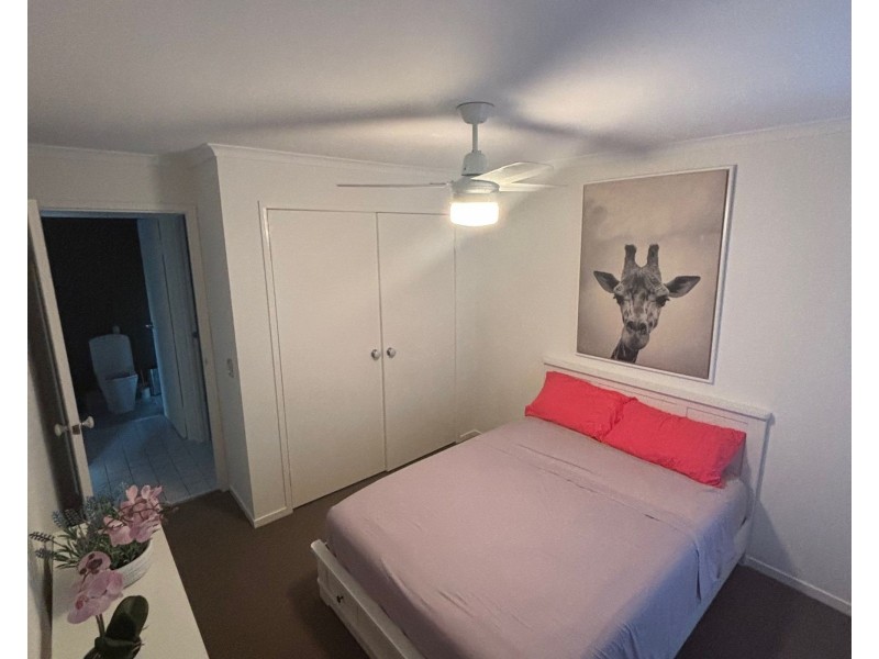 11 137 Olsen Avenue, Labrador QLD 4215