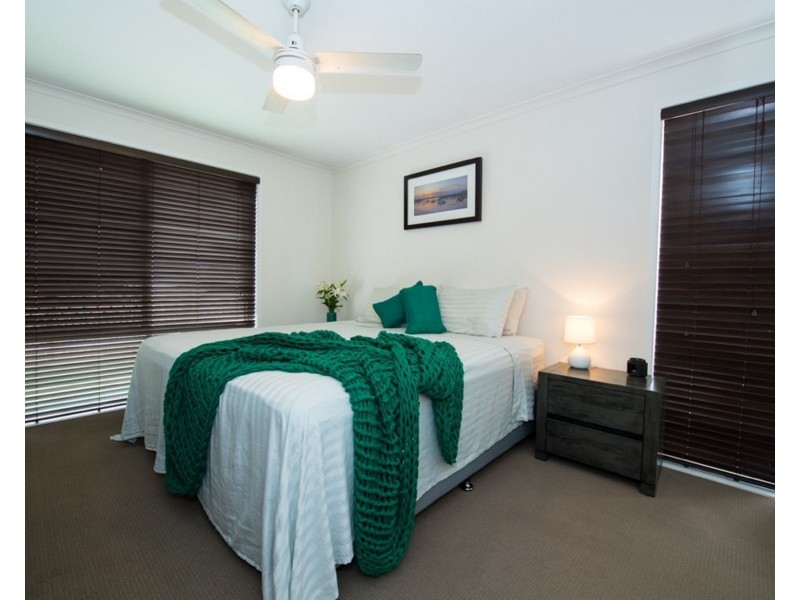 11 137 Olsen Avenue, Labrador QLD 4215