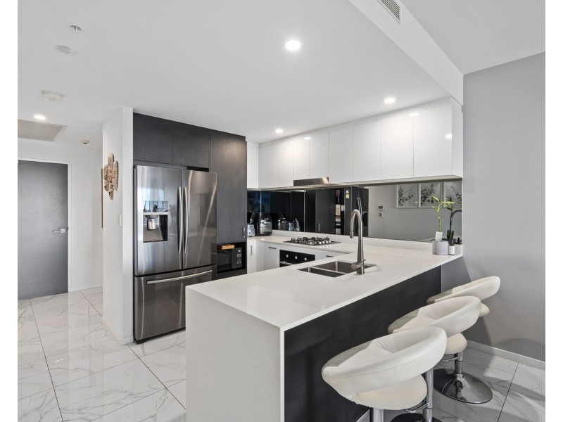 4604/5 Harbour Side Court, Biggera Waters QLD 4216