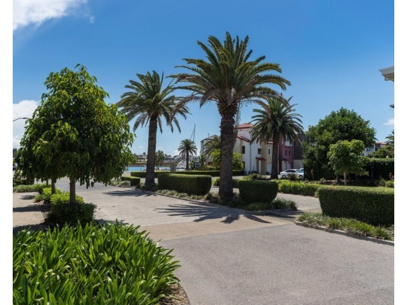 412/66 Sickle Avenue, Hope Island QLD 4212