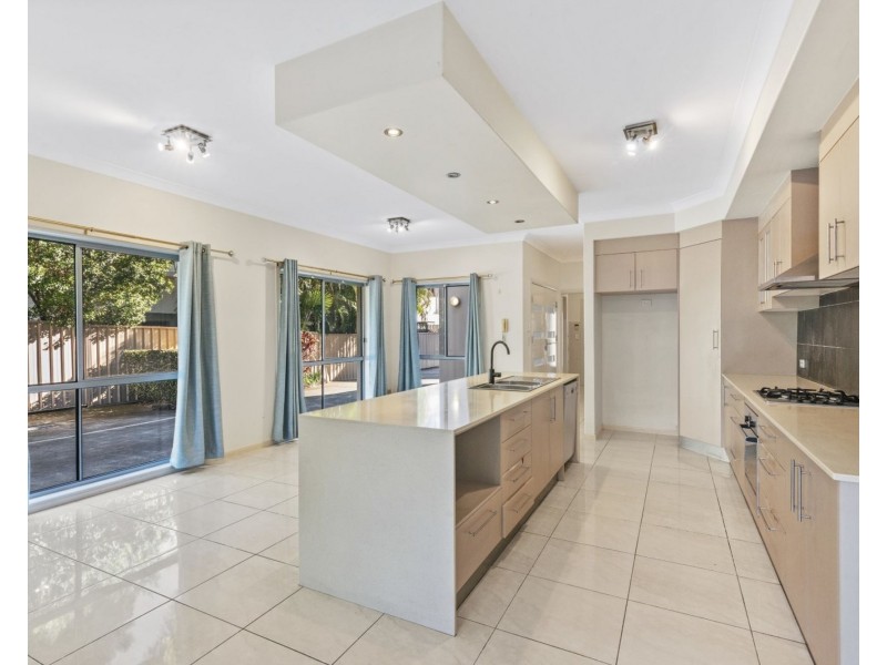 1/81 Pohlman St, Southport QLD 4215