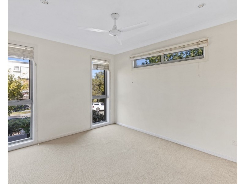 1/81 Pohlman St, Southport QLD 4215