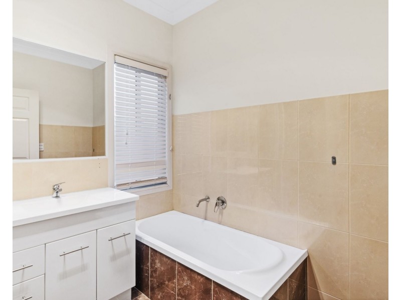 1/81 Pohlman St, Southport QLD 4215