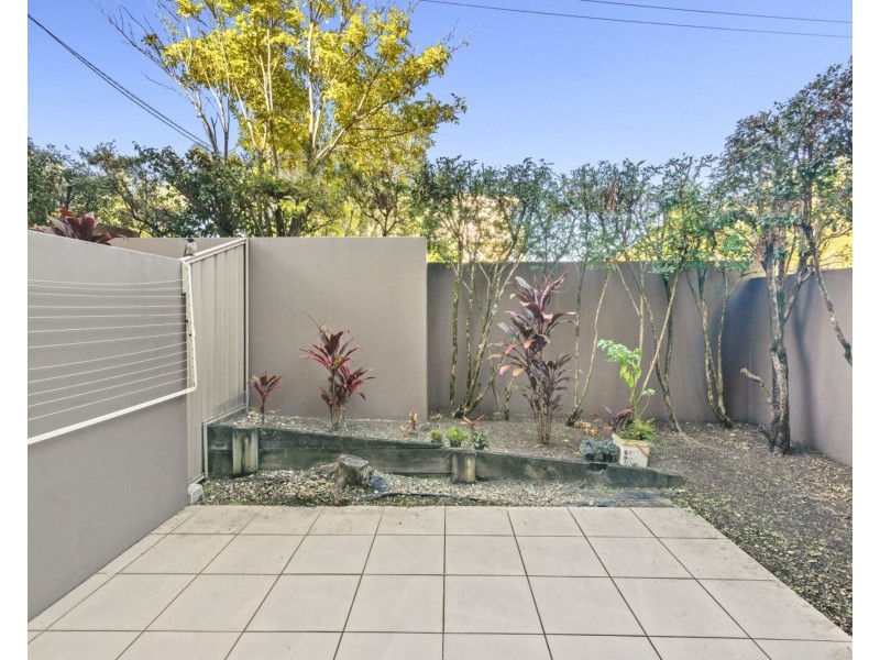 1/81 Pohlman St, Southport QLD 4215