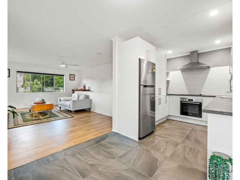 17 Melinda St, Southport QLD 4215