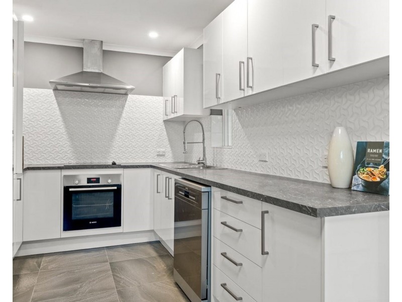 17 Melinda St, Southport QLD 4215