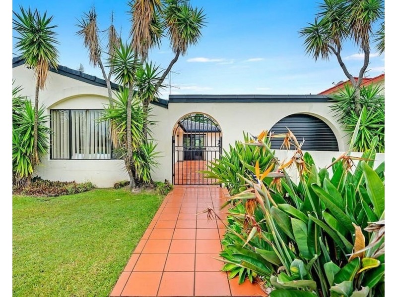3 Bermuda St, Broadbeach Waters QLD 4218