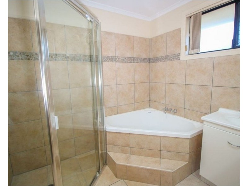 3 Bermuda St, Broadbeach Waters QLD 4218