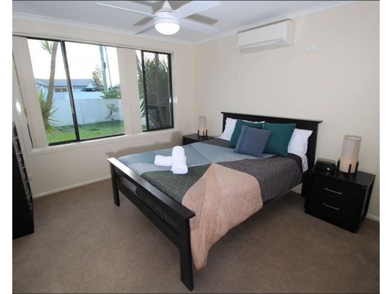 3 Bermuda St, Broadbeach Waters QLD 4218
