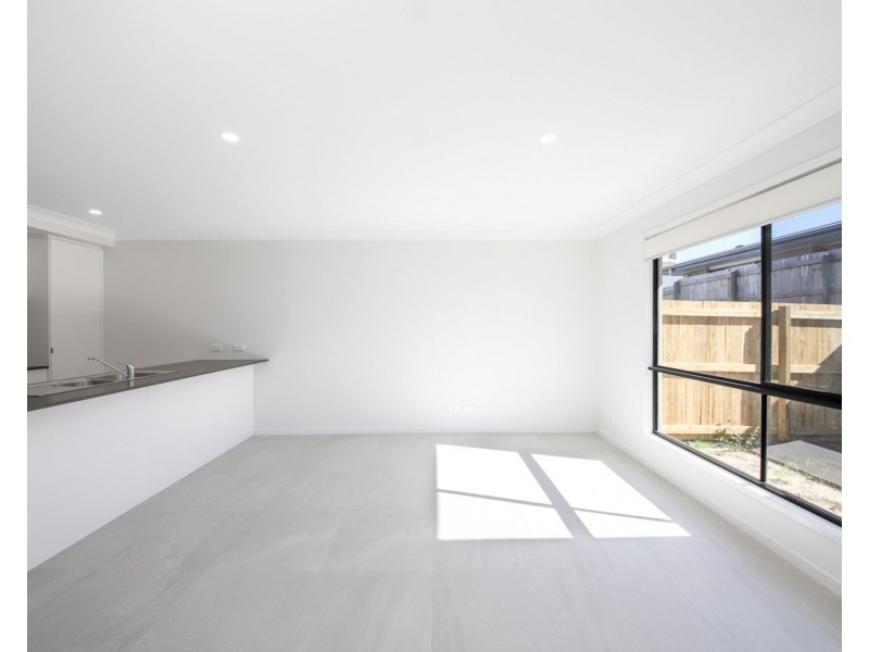 7 Laon Street, Pimpama QLD 4209