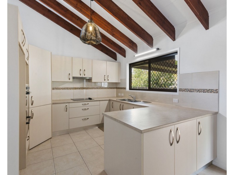 4 Conebush St, Ashmore QLD 4214