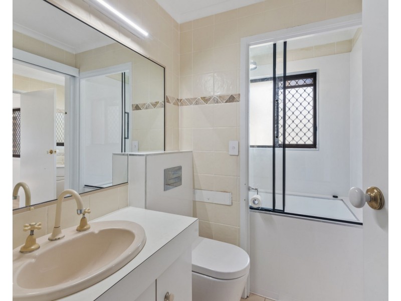 4 Conebush St, Ashmore QLD 4214