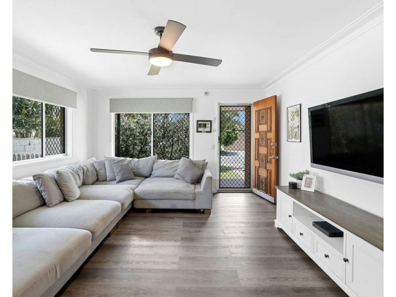 37 Coogeen St, Bundall QLD 4217