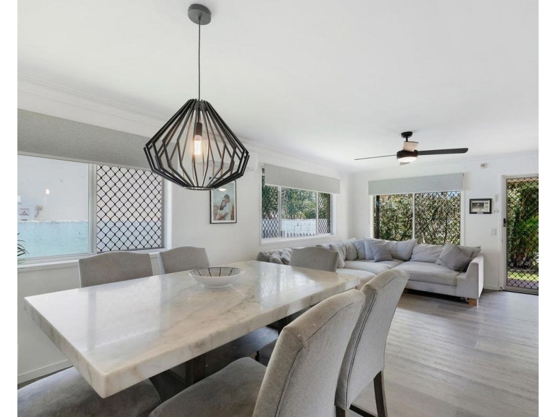 37 Coogeen St, Bundall QLD 4217