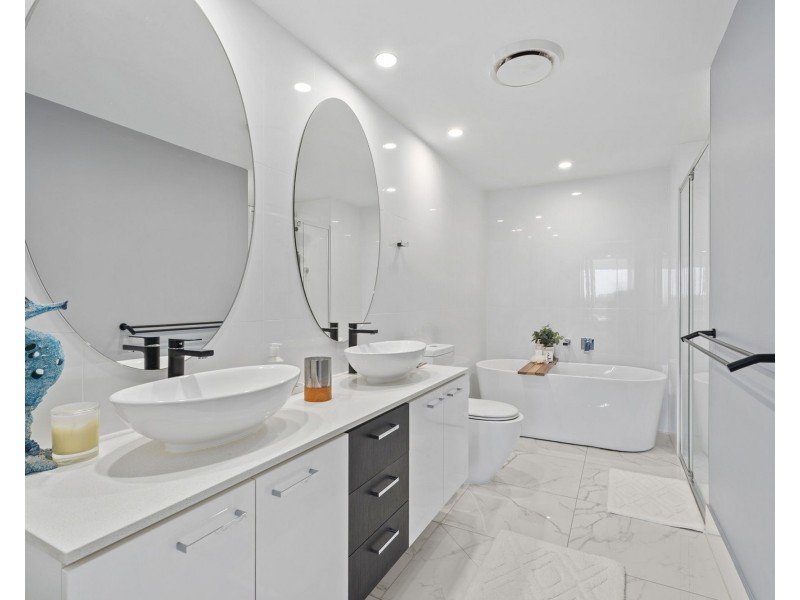 4604/5 Harbour Side Court, Biggera Waters QLD 4216