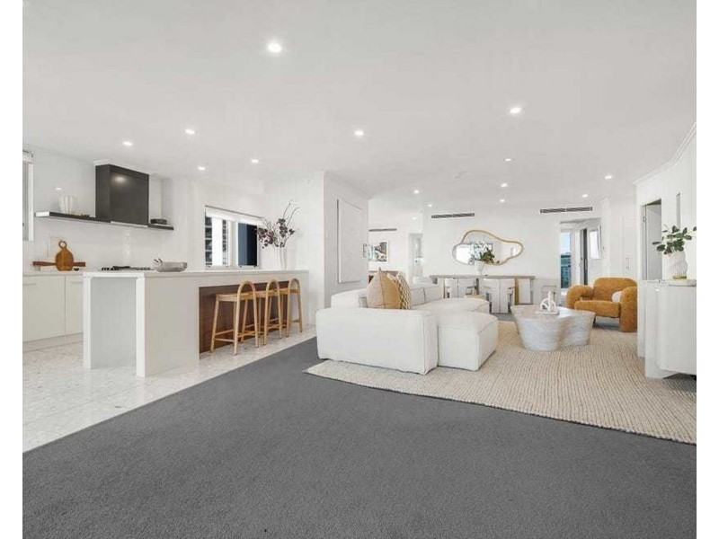 11/120 Surf Parade, Broadbeach QLD 4218