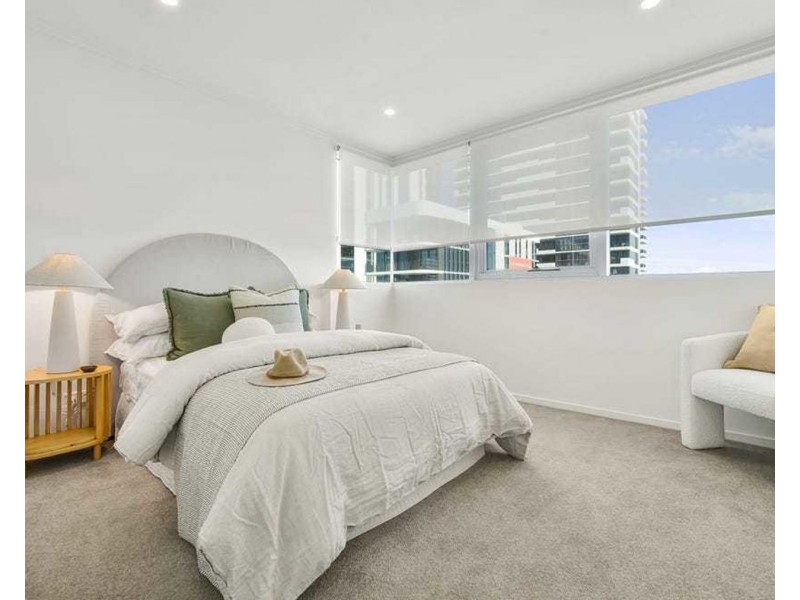 11/120 Surf Parade, Broadbeach QLD 4218