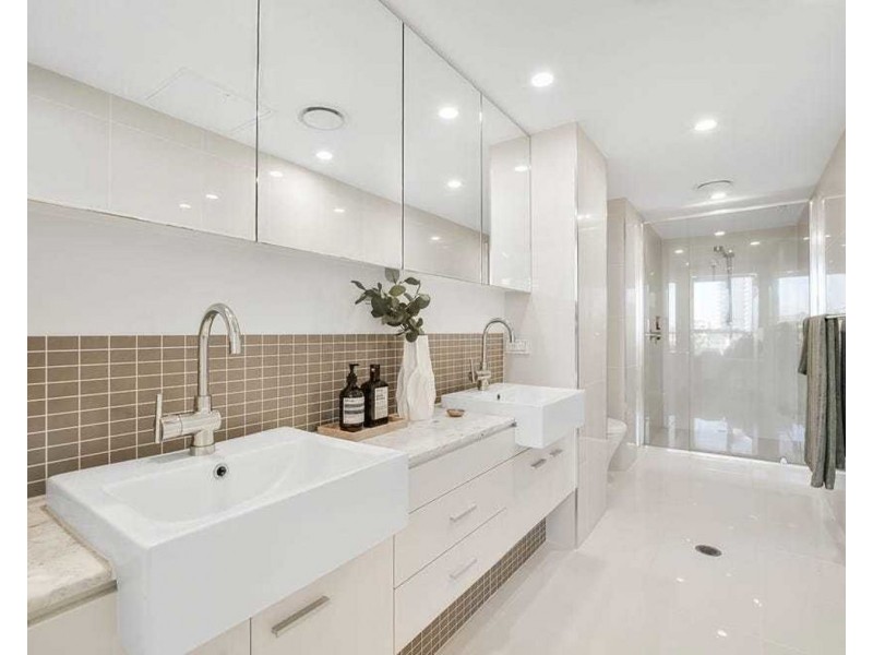 11/120 Surf Parade, Broadbeach QLD 4218