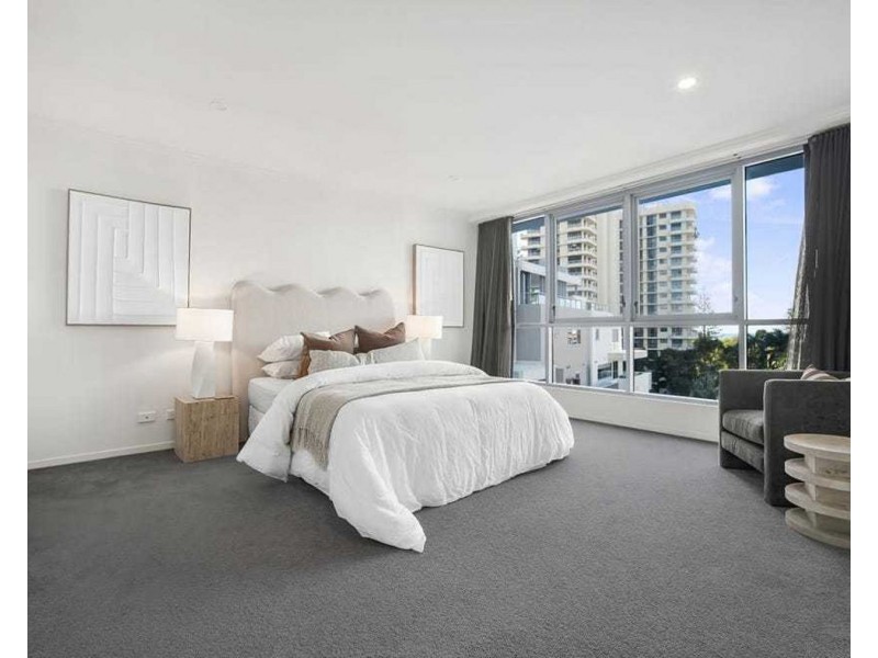 11/120 Surf Parade, Broadbeach QLD 4218