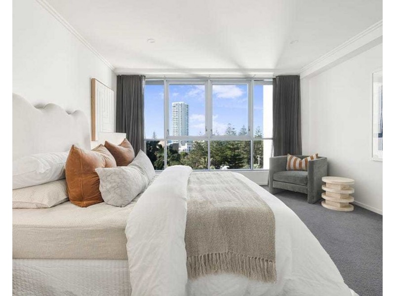 11/120 Surf Parade, Broadbeach QLD 4218