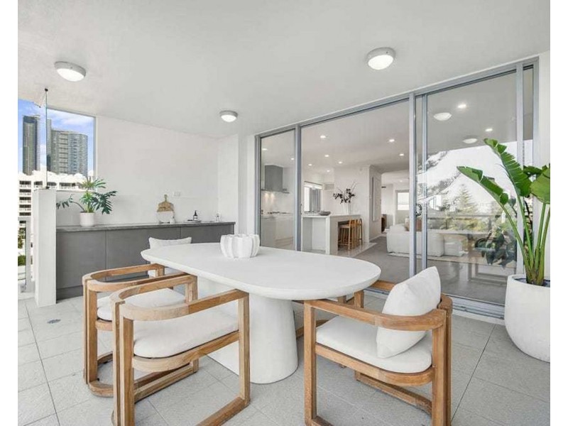 11/120 Surf Parade, Broadbeach QLD 4218