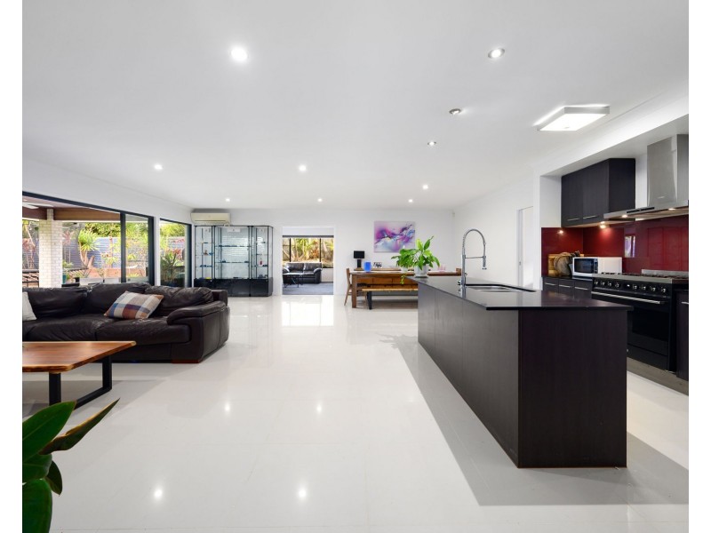 4 Roper Street, Pacific Pines QLD 4211