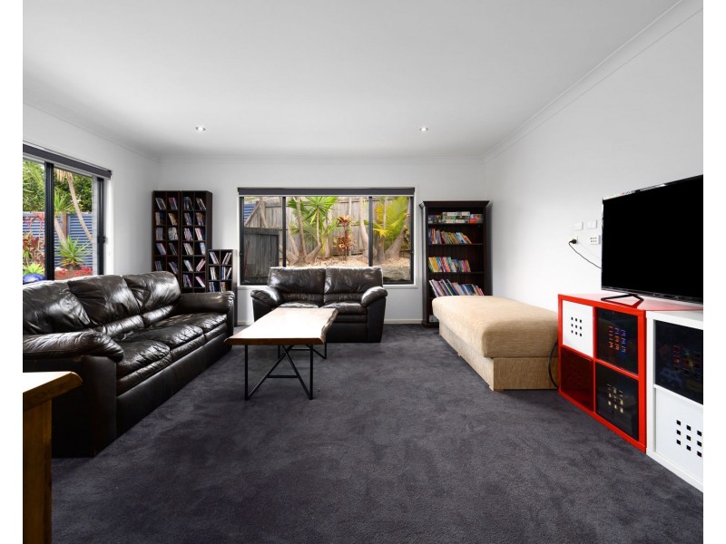 4 Roper Street, Pacific Pines QLD 4211