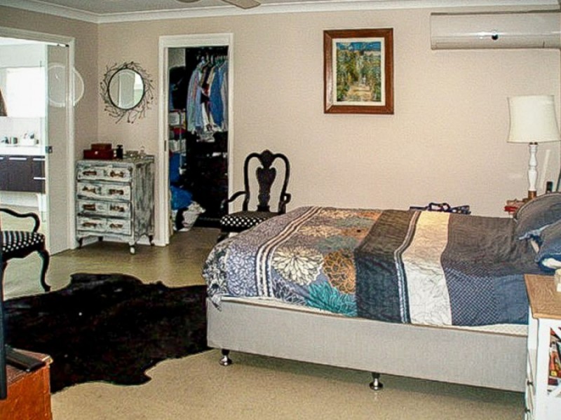 19 Pinemount Crescent, Oxenford QLD 4210