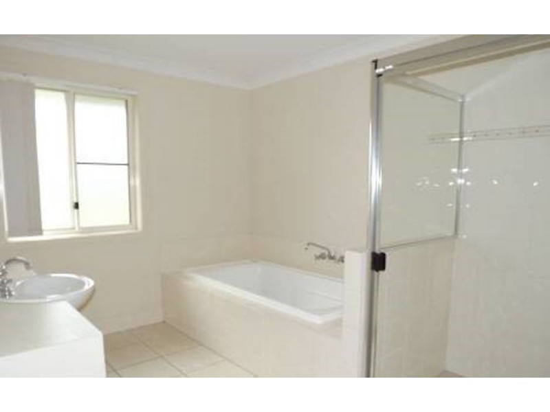 2 Kingfisher Place, Coomera QLD 4209