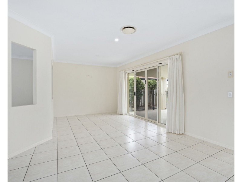 22 Fairbairn Ct, Oxenford QLD 4210