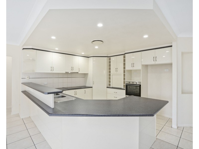 22 Fairbairn Ct, Oxenford QLD 4210