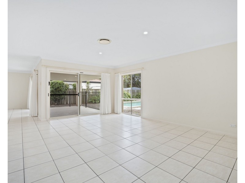 22 Fairbairn Ct, Oxenford QLD 4210