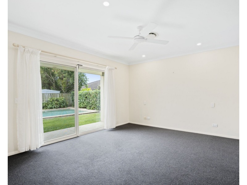 22 Fairbairn Ct, Oxenford QLD 4210
