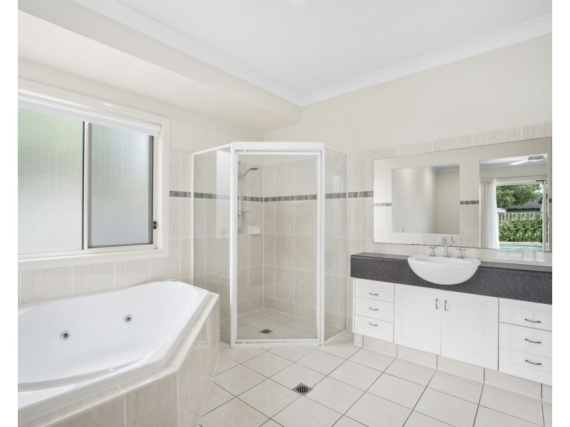22 Fairbairn Ct, Oxenford QLD 4210
