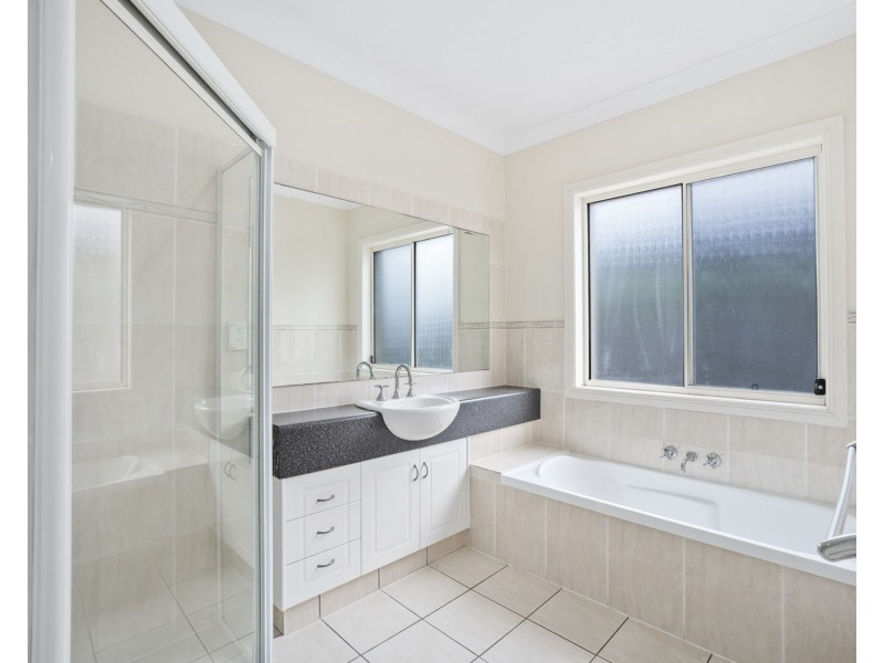 22 Fairbairn Ct, Oxenford QLD 4210