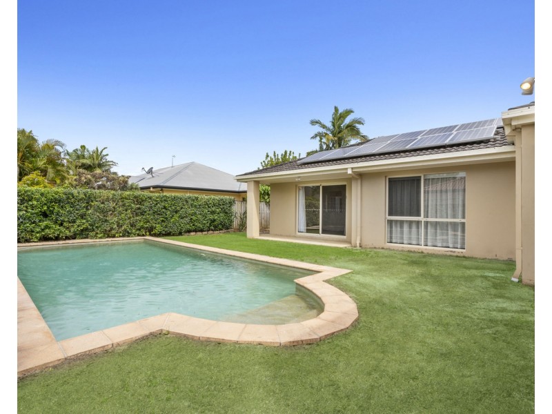 22 Fairbairn Ct, Oxenford QLD 4210